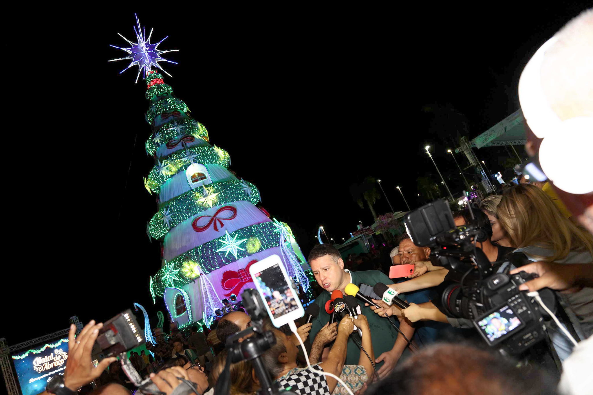 Tradicional árvore de Natal da Ponta Negra já está instalada – Blog do Hiel  Levy