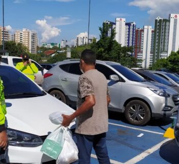Motoristas que ocuparam vagas de idosos ou PCDs são multados em shopping de Manaus