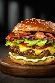 Hambúrguer é vilão? Veja cinco dicas de como incluir na dieta sem prejudicar o emagrecimento