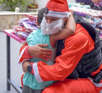 Guarda Municipal faz a alegria de crianças com câncer em ação solidária