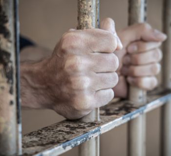 Homem é preso depois de perseguir, ameaçar e por fim roubar a ex-companheira em comércio por não aceitar o fim do relacionamento