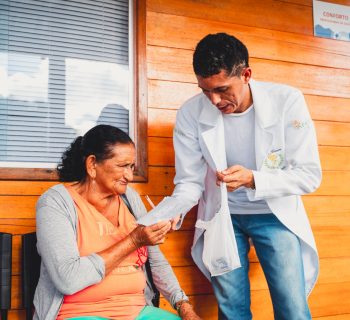 Iniciativa de ONG leva ponto de atendimento em saúde para comunidade aonde moradores tinham que viajar três dias para uma consulta
