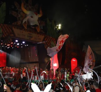 Multidão prestigia lançamento de álbum do ano do Garantido