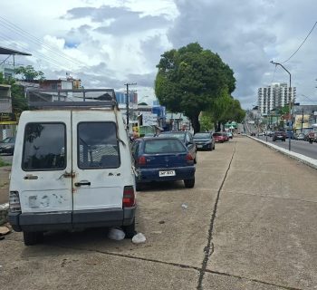 Operação retira “sucatas” de vias importantes da cidade