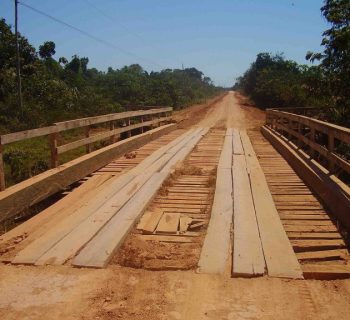 Manutenção de ponte de madeira vai interromper o trânsito na BR-319 nas manhãs de hoje até sexta-feira