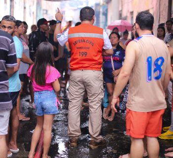 Incêndio em São Jorge atingiu 30 residências e desabrigou 58 famílias, com um ferido