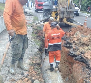 Rede de drenagem rompe na Rodrigo Otávio e Prefeitura corre para recuperar